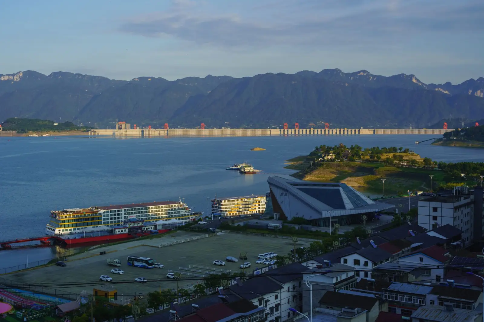 2025年企业管理咨询趋势：财务咨询与理财规划深度融合